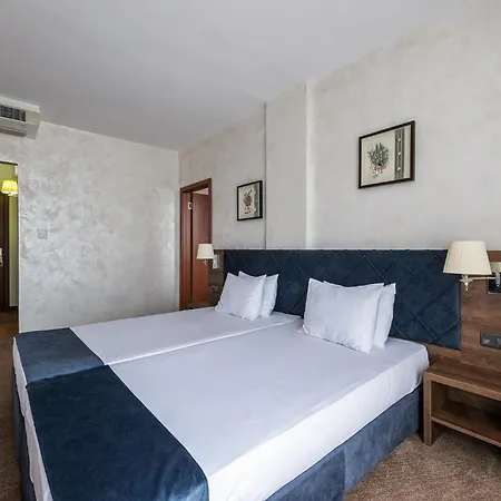 Flamingo Hotel 3*